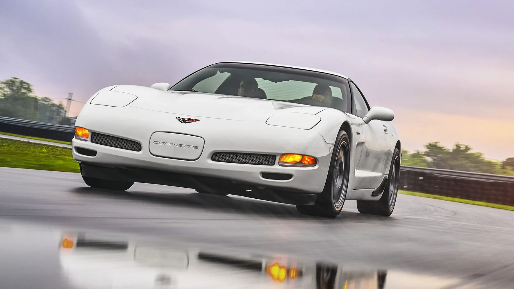 Corvette Generations/C5/C5 White (2).webp